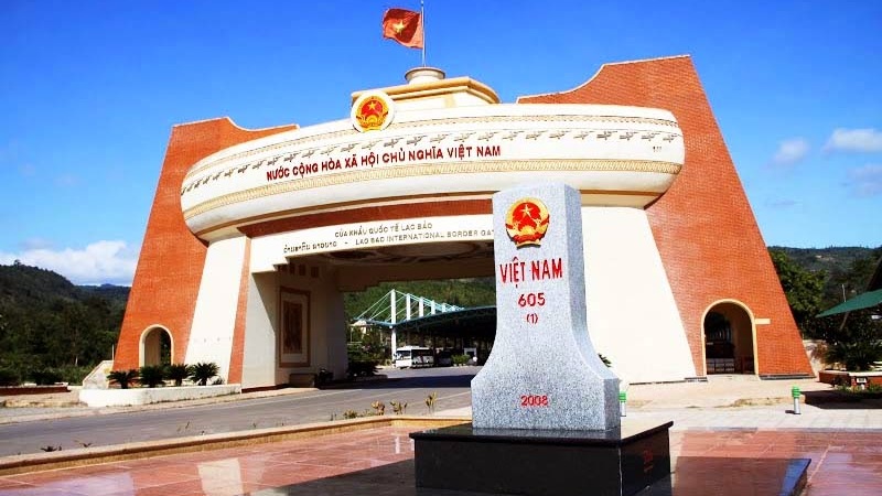 Hoi An to Lao Bao Border by Private Car