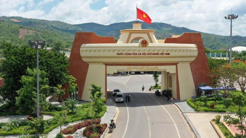 Hue to Lao Bao Border by Private Car